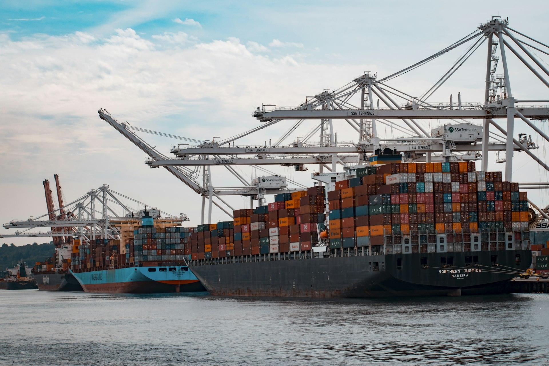 Terminal portuaire et conteneurs — infrastructure logistique